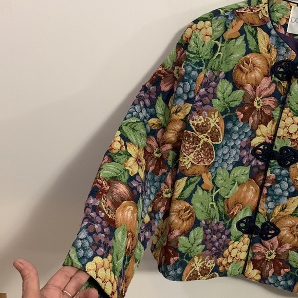 Doncaster Tapestry type blazer / jacket - size 12, **see measurements - Picture 4 of 9